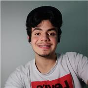 Estudante do segundo ano do ensino médio que dá aulas para alunos até o oitavo ano